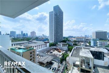 For rent spacious 2 bedrooms with balcony, open kitchen at Sathon Park Place