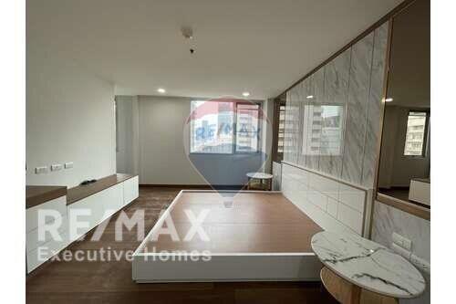 New renovated 2 bedrooms Sukhumvit 24 FOR RENT