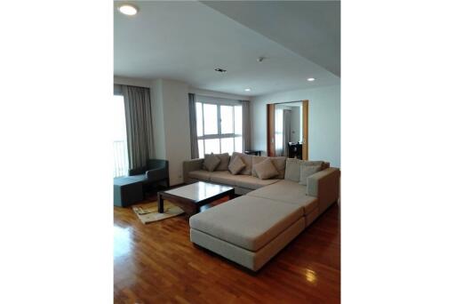 Spacious and Pet-Friendly: 4+1 Bedroom Apartment for Rent in Sukhumvit 23, BTS Asoke and MRT Sukhumvit!