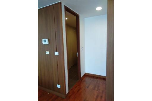 Spacious and Pet-Friendly: 4+1 Bedroom Apartment for Rent in Sukhumvit 23, BTS Asoke and MRT Sukhumvit!