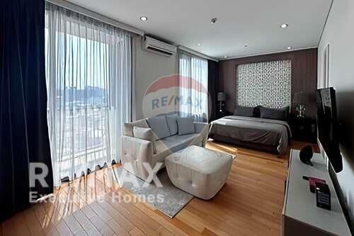 Score a Deal with a Fully Renovated 3-Bedroom Unit at Aguston Sukhumvit 22 for Only 22MB!