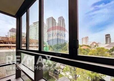 Stunning 1-Bedroom Unit on High Floor at The Bangkok Thonglor - Ready for Sale!