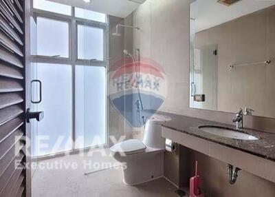 Hot deal new renovated penthouse 4 bedrooms on high floor at Prime 11