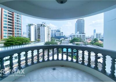 Live Like Royalty: Rent a Stunning 3-Bedroom Castle in Sukhumvit 39 with BTS Access!