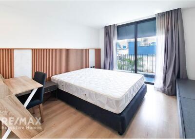 Pet-Friendly Paradise: Rent a Spacious 3-Bedroom with Balcony in Thonglor!