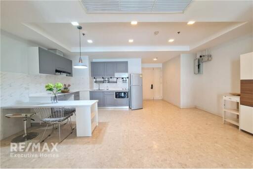 Stylish and Convenient Living: Modern 2-Bedroom Apartment for Rent at Nusasiri Grand, BTS Ekamai