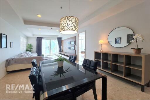 Stylish and Convenient Living: Modern 2-Bedroom Apartment for Rent at Nusasiri Grand, BTS Ekamai