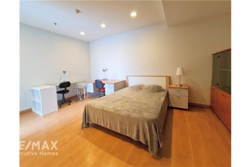 Stylish and Convenient Living: Modern 2-Bedroom Apartment for Rent at Nusasiri Grand, BTS Ekamai