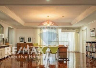 Luxurious 3-Bedroom Condo with 2 Living Rooms and Big Balcony in Sukhumvit 30