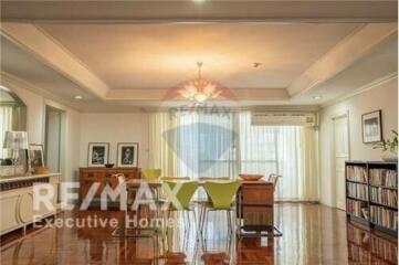 Luxurious 3-Bedroom Condo with 2 Living Rooms and Big Balcony in Sukhumvit 30