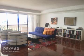 Luxurious 3-Bedroom Condo with 2 Living Rooms and Big Balcony in Sukhumvit 30