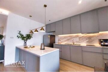 Luxurious 2-Bedroom Condo with Modern Amenities in Sukhumvit 49