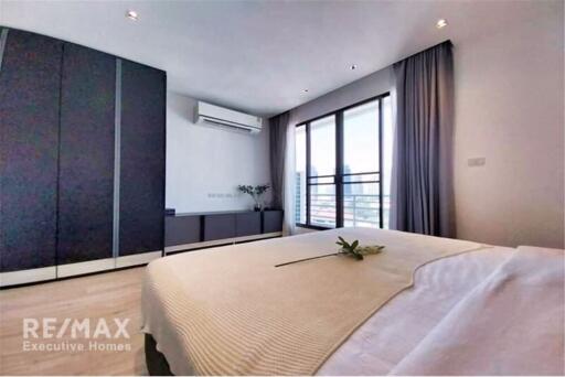 Luxurious 2-Bedroom Condo with Modern Amenities in Sukhumvit 49