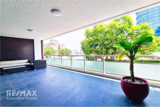 Experience Luxury Living: Stunning 2 Bedrooms with Spacious Terrace in Thonglor