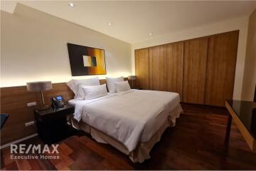 Experience Luxury Living: Stunning 2 Bedrooms with Spacious Terrace in Thonglor