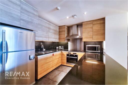 Experience Luxury Living: Stunning 2 Bedrooms with Spacious Terrace in Thonglor