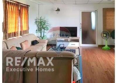 DIrt Cheap!  Owner says "sell"  -  39 Unit  Apartment Building For Sale in Ladprao