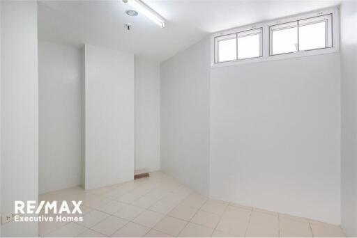 Spacious 3 Bedroom Condominium for Rent