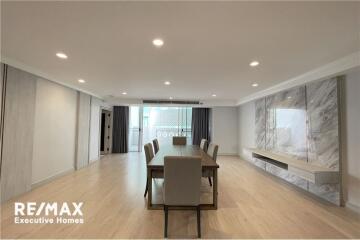 Renovated 4 bedroom unit for rent closed to Asoke