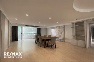 Renovated 4 bedroom unit for rent closed to Asoke