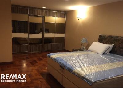 Spacious 2 bedrooms for sale near BTS Promphong