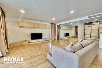 Modern 3 bedrooms Apartment for rent in Asoke