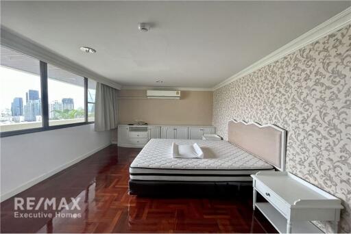 Duplex 5 bedrooms for rent in Promphong