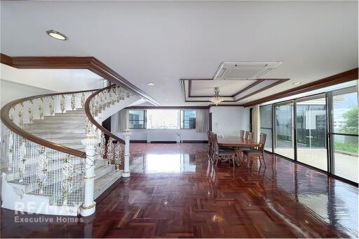 Duplex 5 bedrooms for rent in Promphong