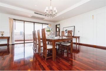 Spacious 4 bedrooms in Sathorn For rent.