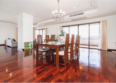 Spacious 4 bedrooms in Sathorn For rent.