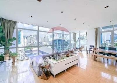 Prime Investment Opportunity: 3-Bedroom + Maid Condo at Athenee Residence BTS Ploenchit with Tenant!
