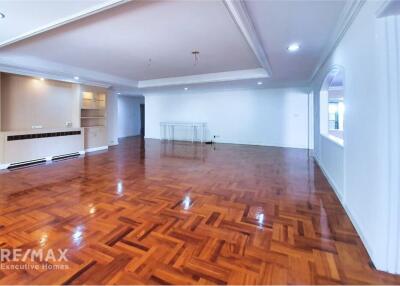 Pet-Friendly Haven in Sukhumvit 30  Spacious 4 Bedrooms with Big Balcony and Private Garden