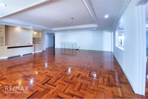 Pet-Friendly Haven in Sukhumvit 30  Spacious 4 Bedrooms with Big Balcony and Private Garden