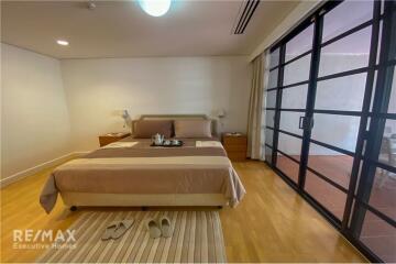 Experience Luxury Living in Spacious 3-Bedroom Private Apartment in Sathon Soi 1