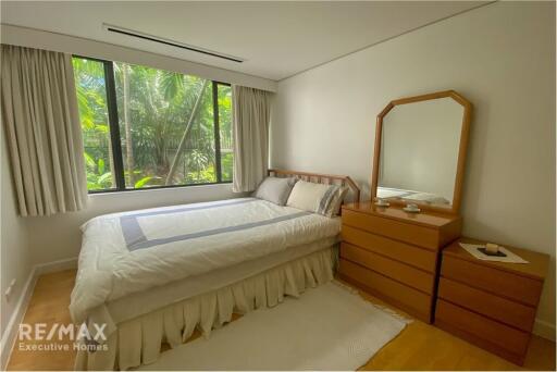 Experience Luxury Living in Spacious 3-Bedroom Private Apartment in Sathon Soi 1