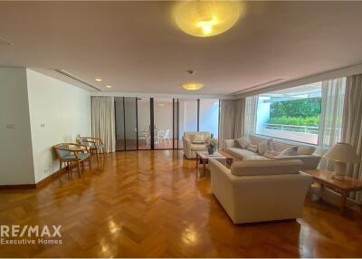Experience Luxury Living in Spacious 3-Bedroom Private Apartment in Sathon Soi 1