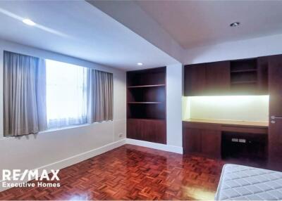 Apartment spacious 4 bedrooms with big balcony in Phrom Phong