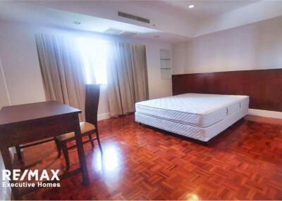 Apartment spacious 4 bedrooms with big balcony in Phrom Phong