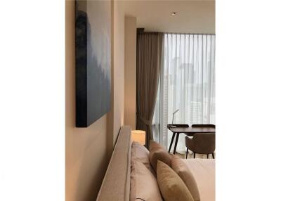 Luxury Modern 2 Bed Unit in Chidlom