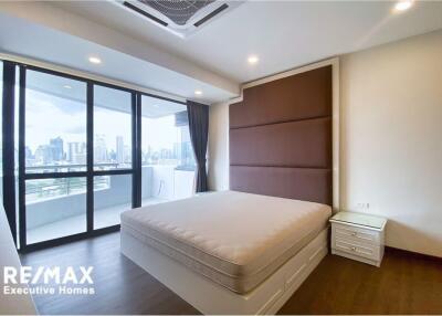 For Rent Newly Renovated 3-Bedrooms Condo with Unobstructed Views at Baaan Yenakart