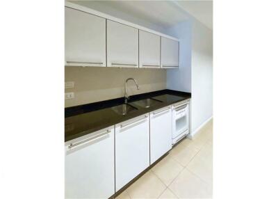 For Rent Spacious 3-Bedrooms Condo on the 31st Floor at  Athenee Residence