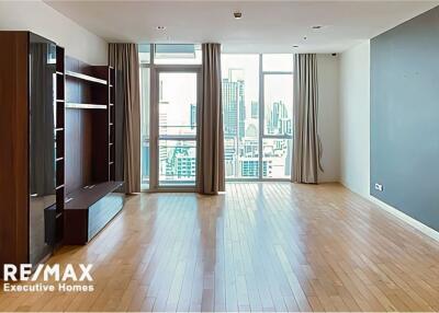 For Rent Spacious 3-Bedrooms Condo on the 31st Floor at  Athenee Residence