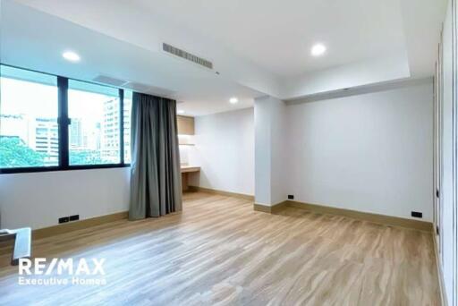 Stylishly Renovated 4 Bedroom Unit Just Steps Away from BTS Promphong!