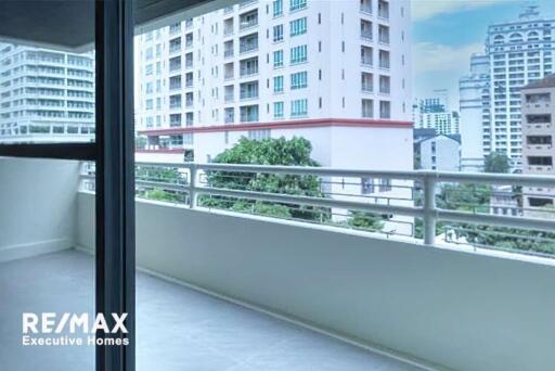 Stylishly Renovated 4 Bedroom Unit Just Steps Away from BTS Promphong!