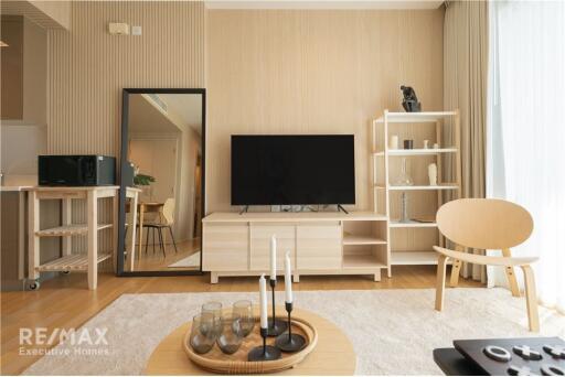 Prime Location Alert: 2 Bedroom Condo at Siri at Sukhumvit, Just Steps Away from BTS Thonglor, Up for Sale!