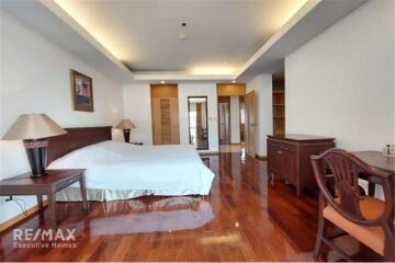 Spacious 3-Bedroom Apartment for Rent in Sathon Soi 1 - Perfect for Families!