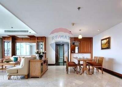 For rent spacious 2 bedrooms in  Narathiwas Soi 7 Sathorn BTS Chongnonsi