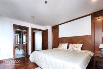 For rent spacious 2 bedrooms in  Narathiwas Soi 7 Sathorn BTS Chongnonsi