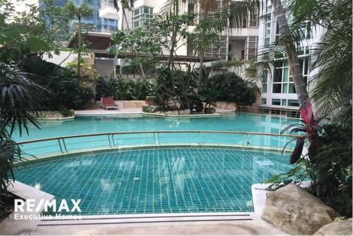 For Sale with Tenant: Stunning Duplex Penthouse with Panoramic Views in Baan Rajprasong
