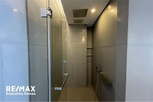 Luxury 2 bedroom for rent near BTS Surasak